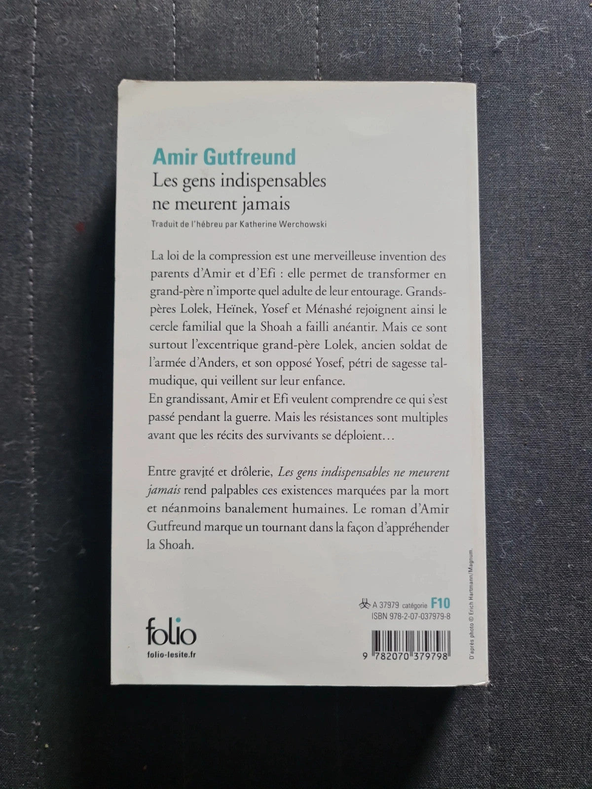 Les gens indispensables ne meurent jamais, Amir Gutfreund, Katherine Werchowski