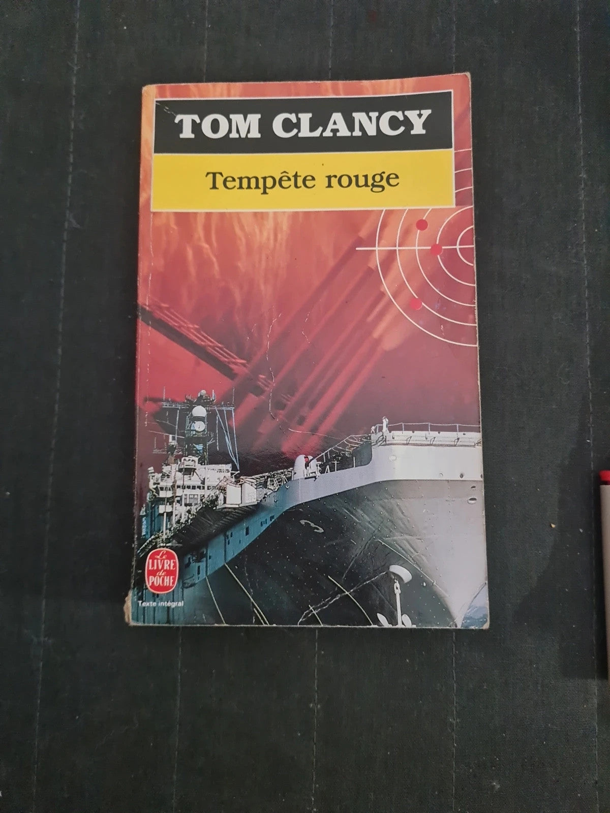 Tom Clancy , tempête rouge le livre de poche 7559