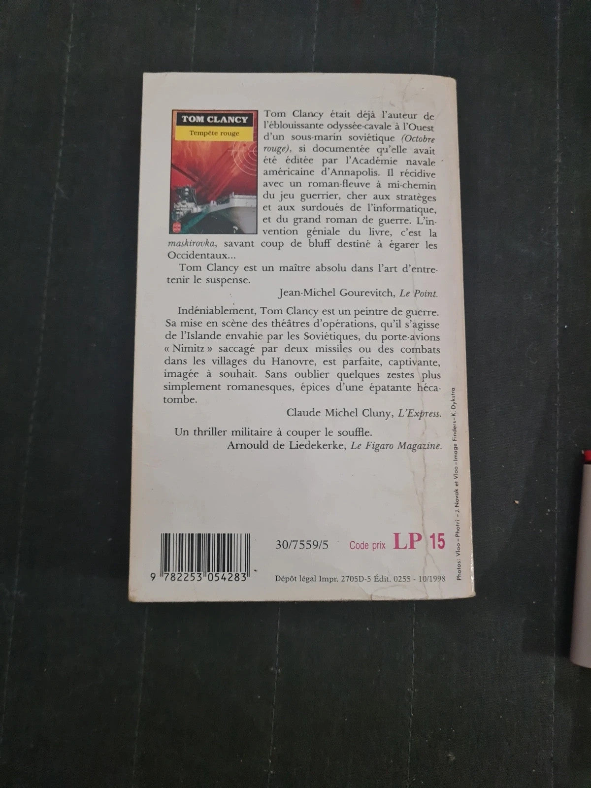 Tom Clancy , tempête rouge le livre de poche 7559