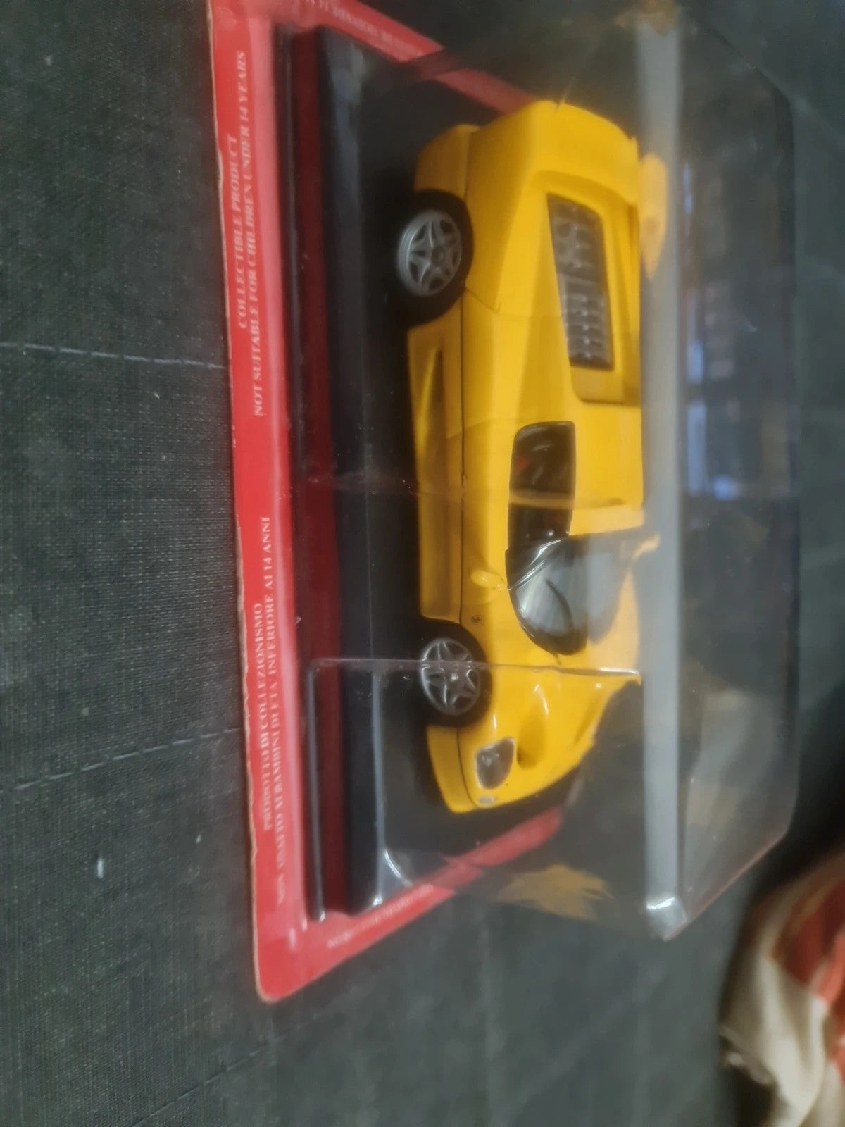 Ferrari F50 , 1/43 jaune , Official Licensed product