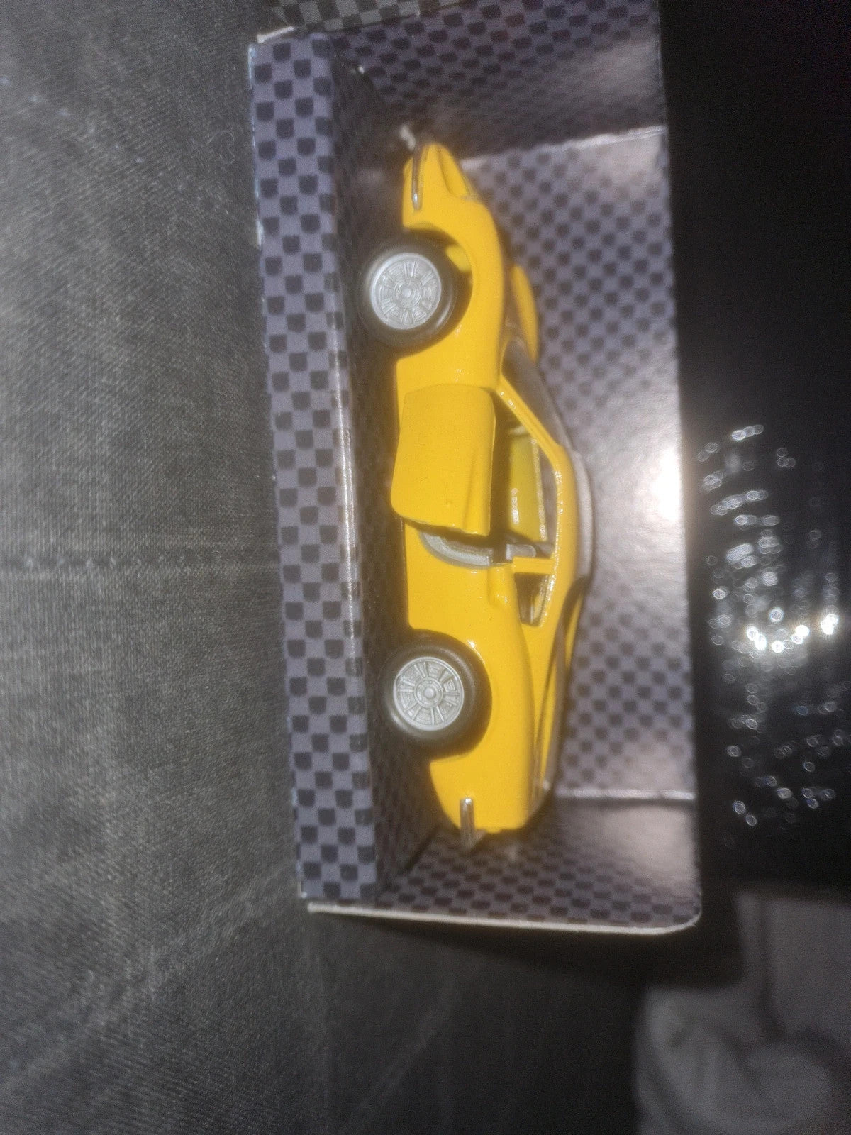 Ferrari Dino jaune 1/43 shell collezione