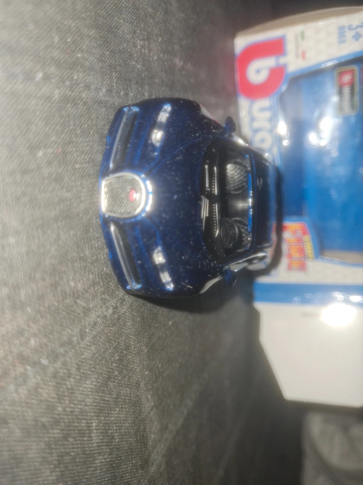 Bugatti Chiron bleu 1/43 métal Burago